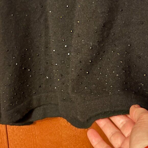 In Cashmere Sz L 100% Cashmere Black Sweater with Decoritive Sparklng accents - Picture 9 of 12